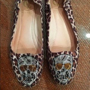 VINCE CAMUTO LEOPARD DIAMOND SKULL FLATS SIZE 40