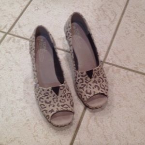 TOMS wedge shoes