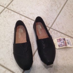 TOMS black shoes