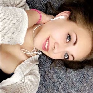 Meet your Posher, Kira