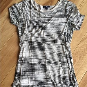 Gap black/white striped t-shirt