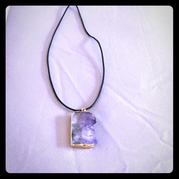 Amethyst agate pendant w/necklace