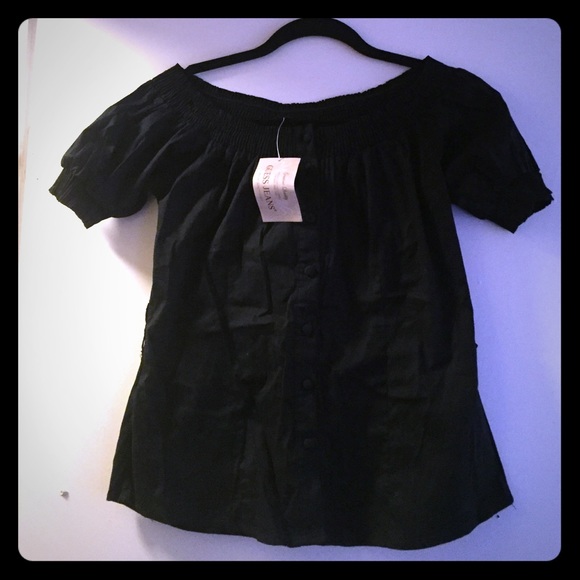 Guess off the shoulders blouse