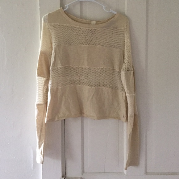 White cotton long sleeves t shirt.