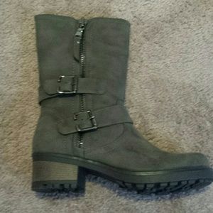 White Mountain Smokey Army Green Boots