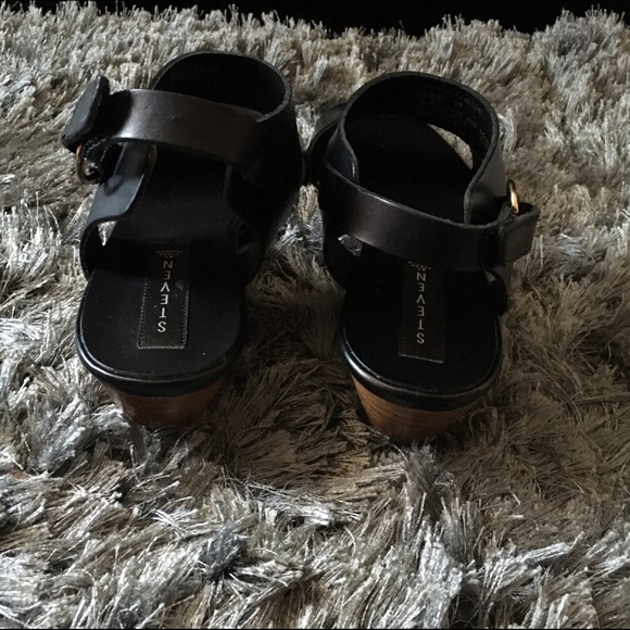 TODAY ONLY‼️🆕 Black Leather Sandals - Picture 4 of 4