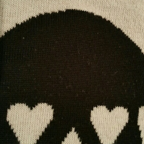 Super cute Skull sweater....very light in weight. - Picture 2 of 4