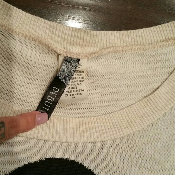 Super cute Skull sweater....very light in weight. - Picture 3 of 4