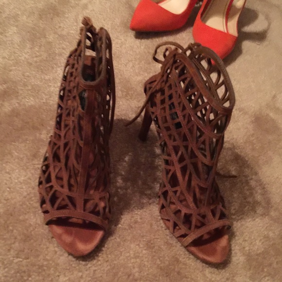 Caged Zara heels euro 41 Will be donated SOLD - Picture 3 of 3
