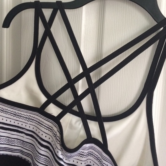 Patterned dress 💙 - Picture 3 of 4