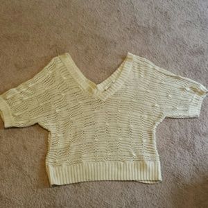 Cream.wide sleeved low cut loose knit sweater ????