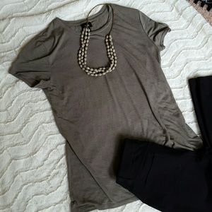 🚫SOLD🚫 Pretty taupe t-shirt