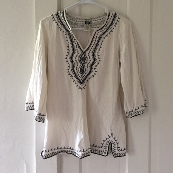 Quarter length hippy shirt.