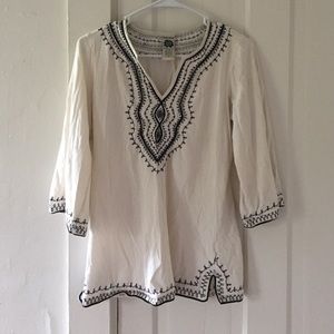 Quarter length hippy shirt.