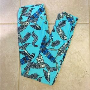 LuLaRoe feather leggings OS