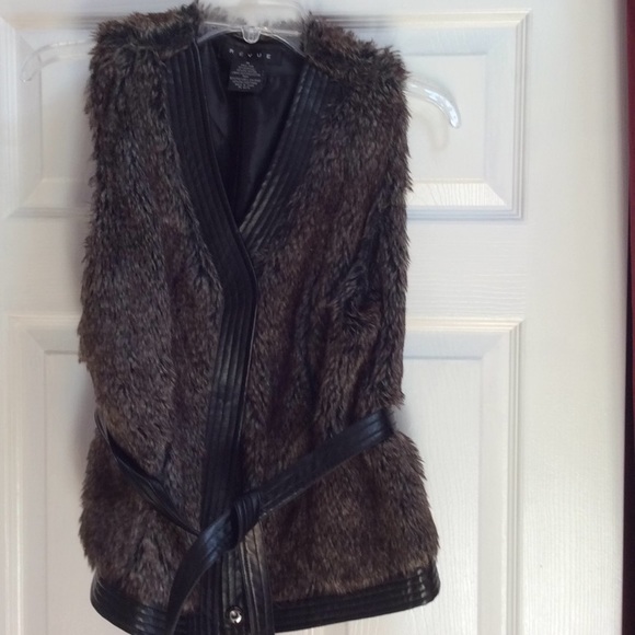 Revue size medium faux fur vest ties at waist