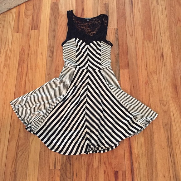Forever 21 Dresses & Skirts - Forever 21 black and white dress size m