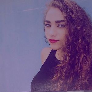 Meet your Posher, Adriana