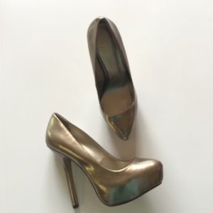 Fergie "Bunny" gold heels Sz 7