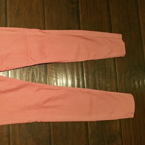 BEAUTIFUL old navy rock star mid rise pants! - Picture 2 of 3