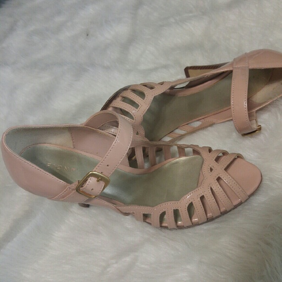 Peach scalloped Fioni heels - Picture 2 of 4
