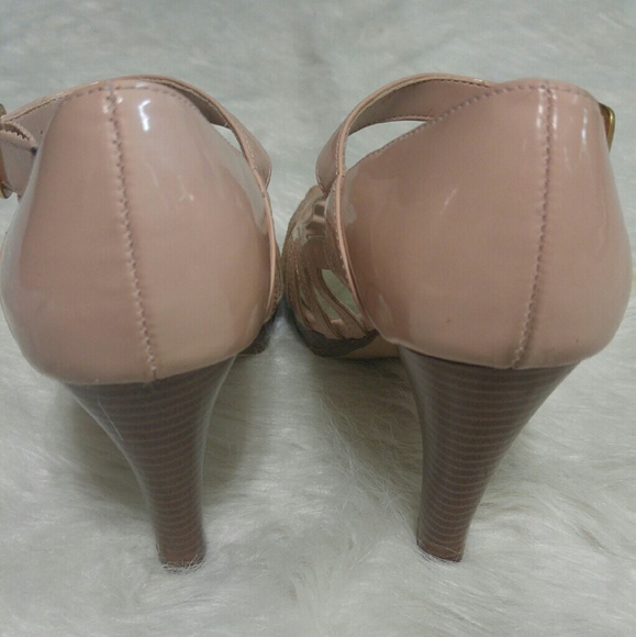 Peach scalloped Fioni heels - Picture 3 of 4