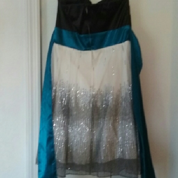 Dress - Picture 2 of 2