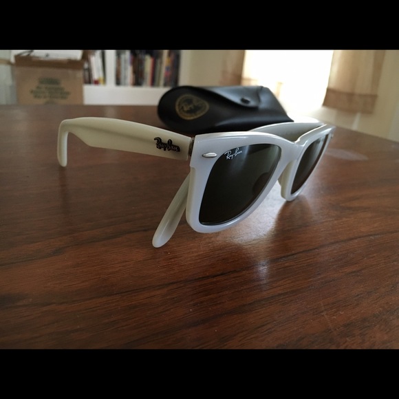 SUPER LIMITED EDITION Ray-Ban Wayfarer in Grey