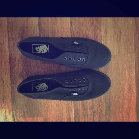Vans Shoes - Black vans size 8!!