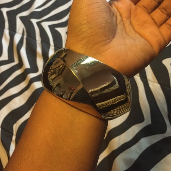 Gold bracelet