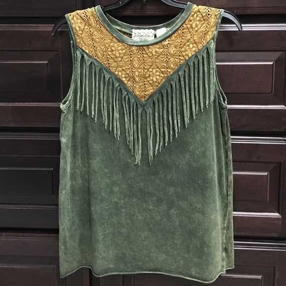 Gimmicks by BKE blouse