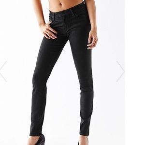 Mid-rise Jeans in Slick Black Coated Wash