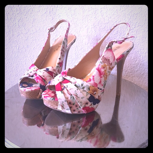 Flower heels - Picture 1 of 3