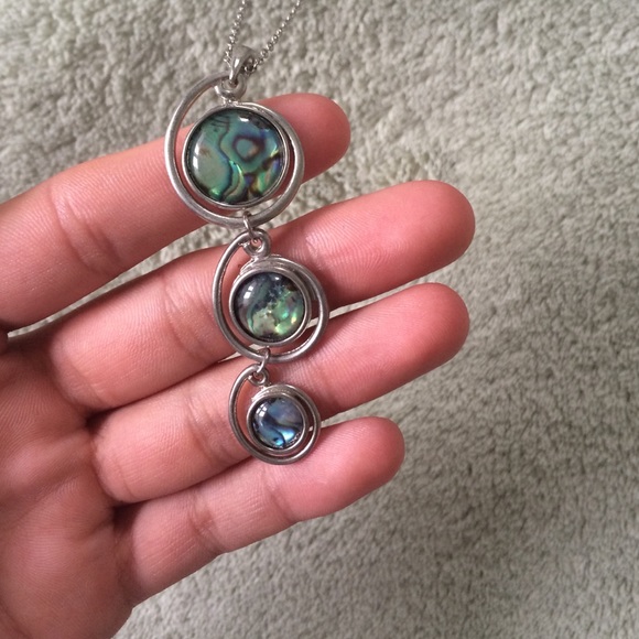 Necklace and earrings - Picture 2 of 3