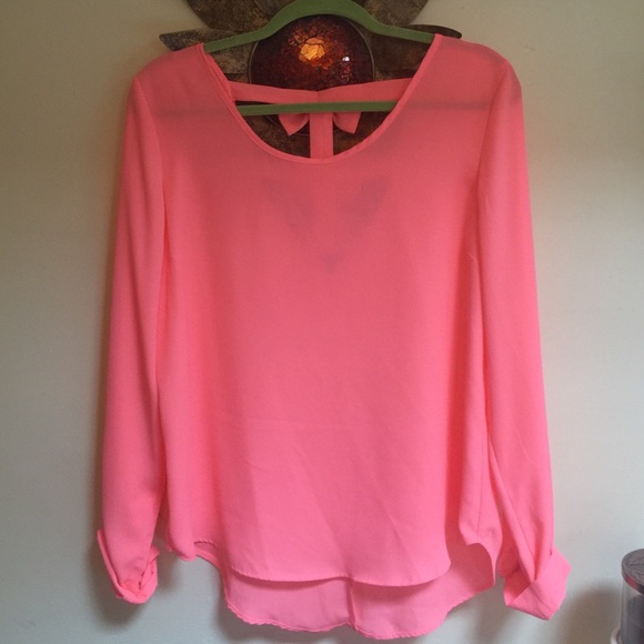 🆕Bright Pink Pretty Shirt 🌺