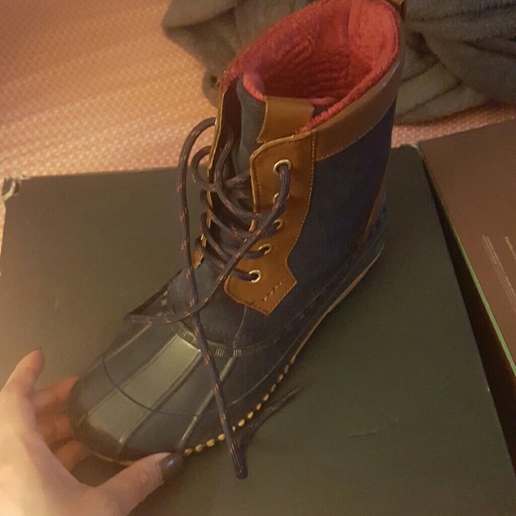 Tommy Hilfiger - Picture 2 of 4