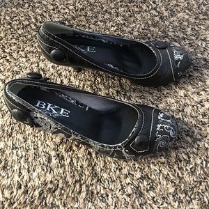 Adorable black heels