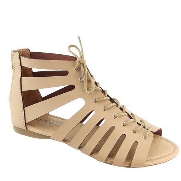 💥FINAL MARKDOWN💥 Cream Gladiator Sandals - Picture 3 of 4