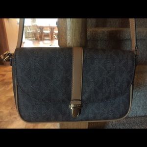 Michael Kors Charlton Large Crossbody