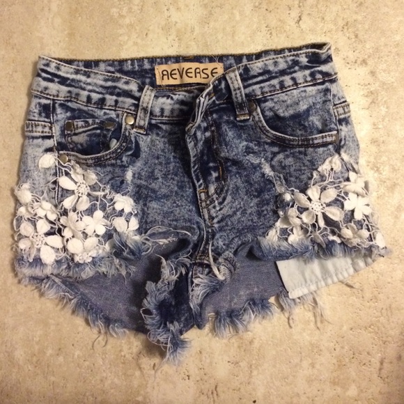 Flower denim shorts