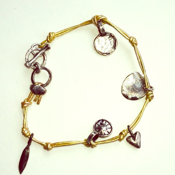 Jewelry - 🌸Gold leather bracelet