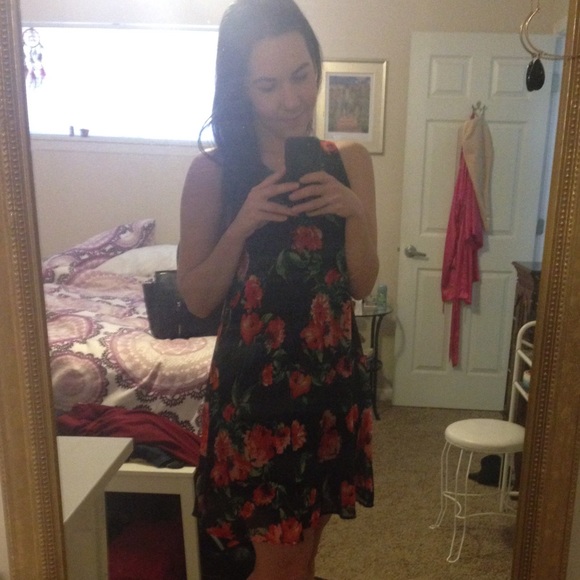 Meet your Posher! 🙋🏻 - Picture 9 of 10