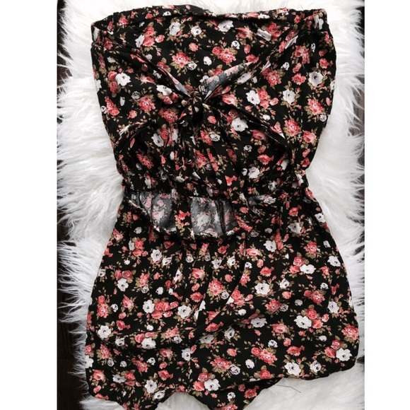 🌵FLORAL STRAPLESS/BACKLESS ROMPER🌴 - Picture 2 of 4
