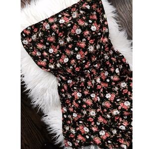 🌵FLORAL STRAPLESS/BACKLESS ROMPER🌴