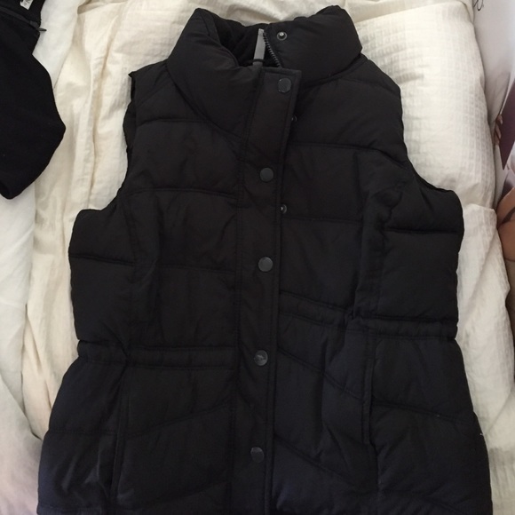 Black puffer vest