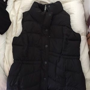 Black puffer vest