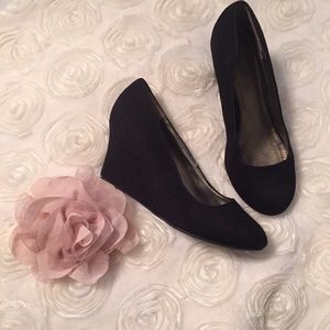 Simple classic suede wedge heel shoes