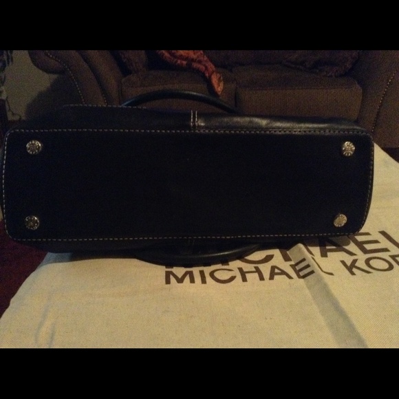 Michael Kors Large Leather Black Purse - Picture 3 of 4