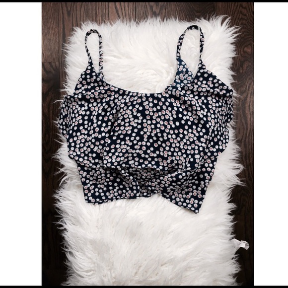 FLORAL CHARLOTTE RUSSE CROP TOP🌻