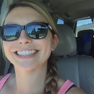 Meet your Posher, Kayla